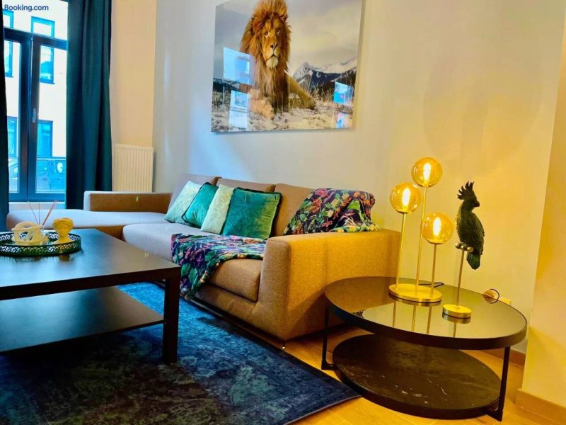 One Lux Stay Near Fashion District