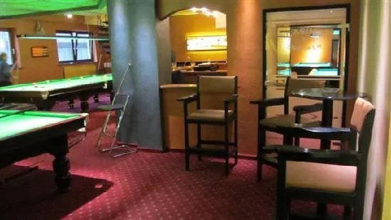 Billardlounge Carambolage + Casino Eightball