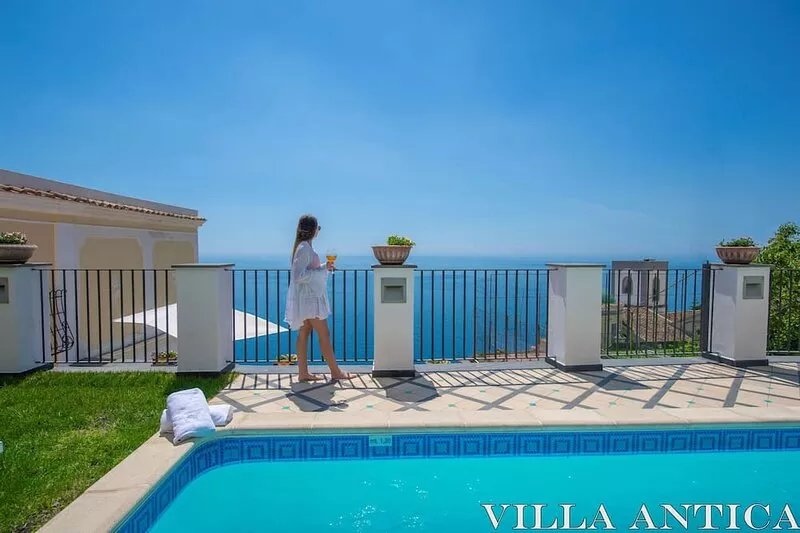 Ancient villa with fantastic sea view and swimming pool just a few minutes from