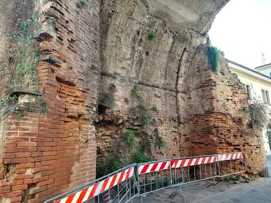 Porta Pisana