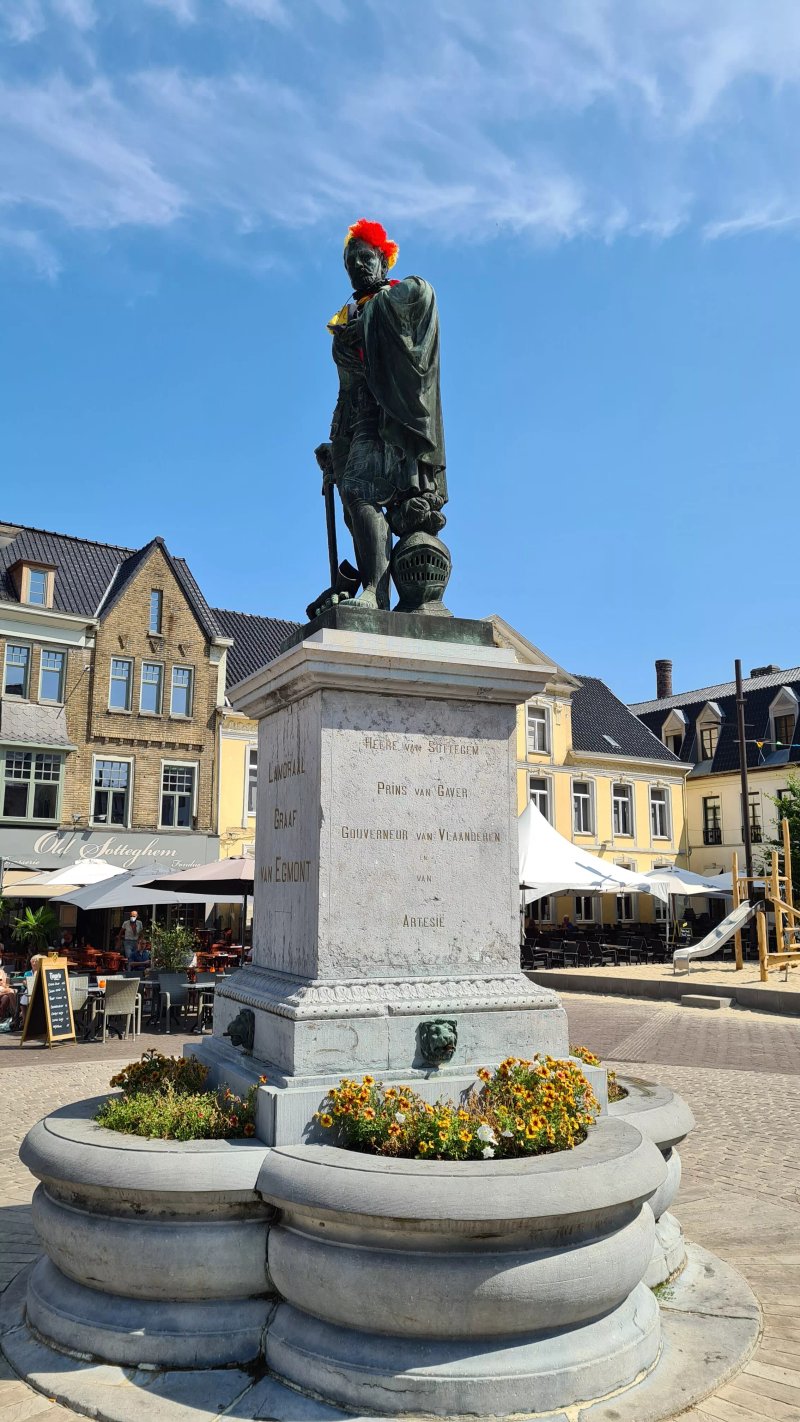 Bronze statue of Lamoraal van Egmont