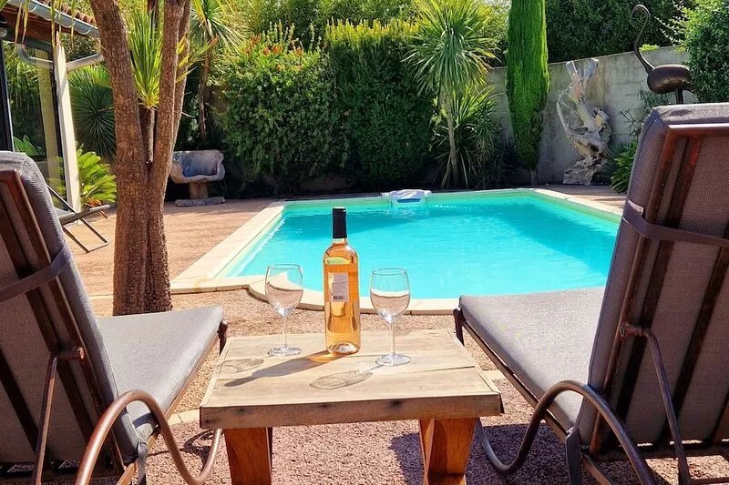 house in provence between Saint Remy and Avignon with swimming pool for 6 people