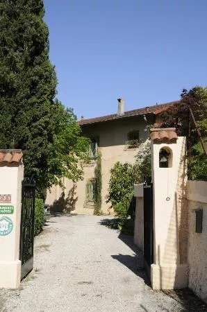 Les Cypres