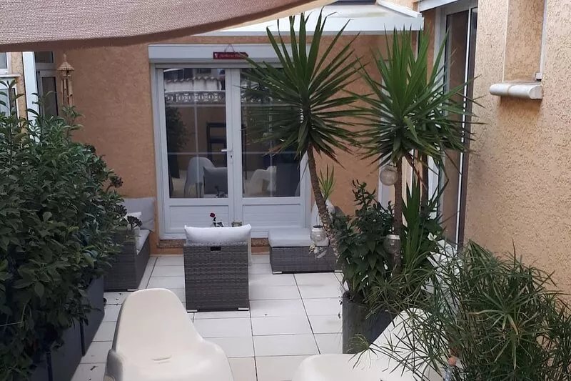 Quiet studio in Marseillan for 1 couple 2 children or 2 biker couples