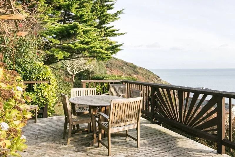Cliff Garden Holiday Cottage in Portloe With Stunning Garden And Sea Views