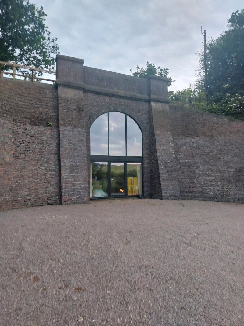 OAK LODGE AT BRIDGE LAKE FARM & FISHERY, romantic in Chacombe