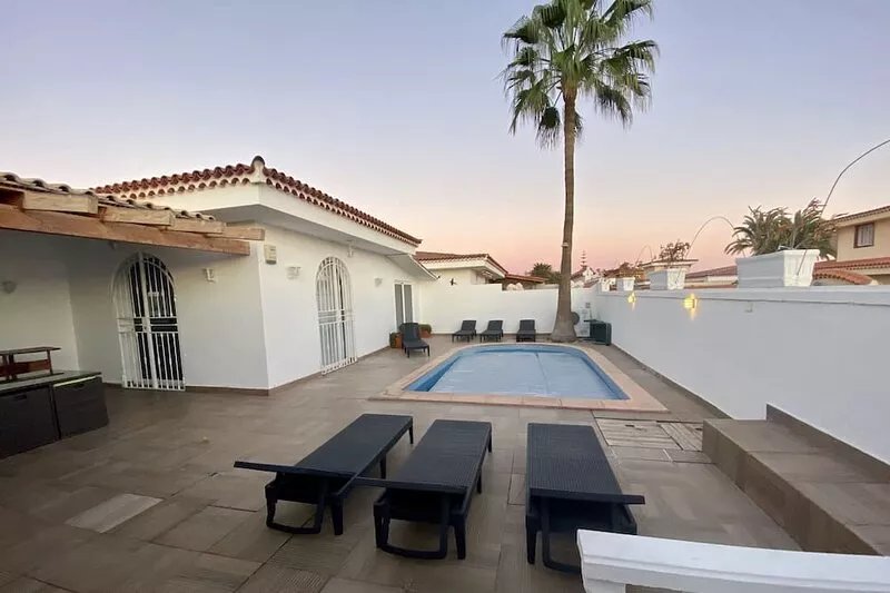 "Villa OnePérgola, private swimming pool, Bbq, Calm, sun, peace.