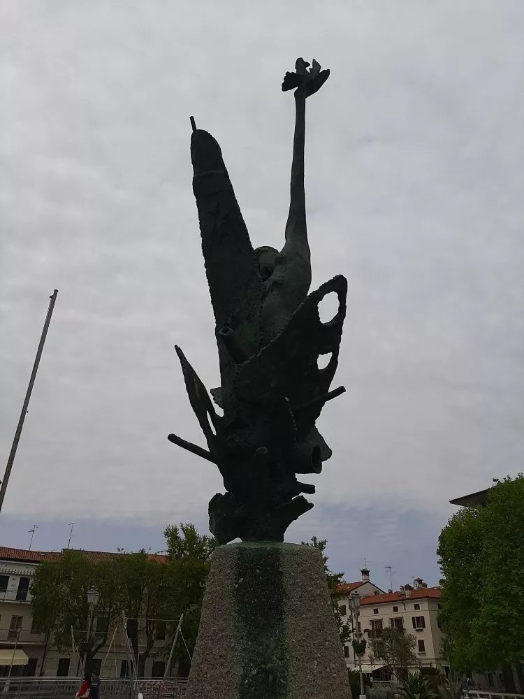 Monumento ai caduti di tutte le guerre