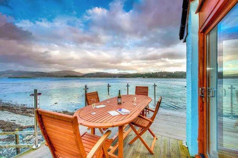 Stunning Island Location AR00899F License