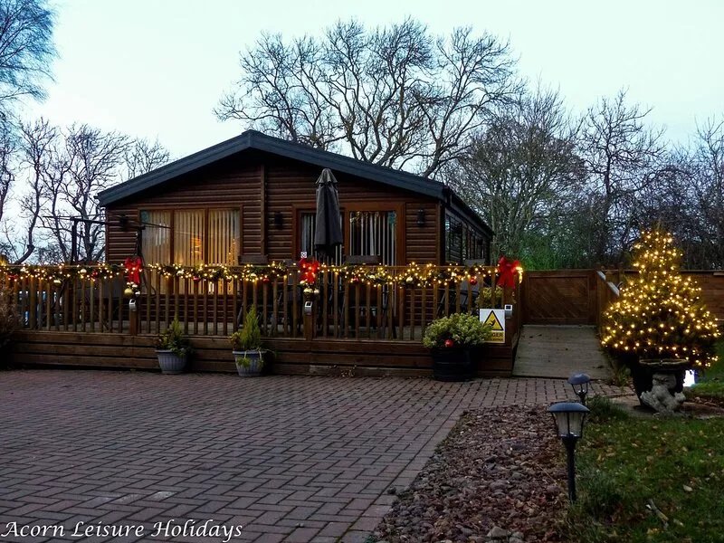 Woodys Lodge, 3 bedroom premier property on Felmoor Park, Hot tub, dog friendly.