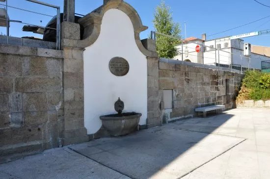Largo da Cerca Fountain