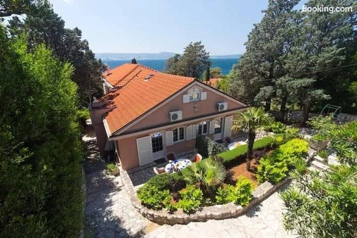 Villa Stefi (30m From The Sea)