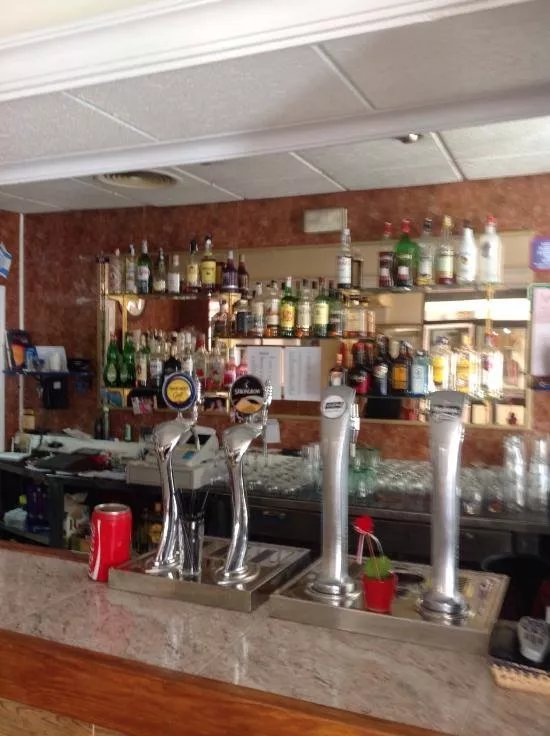 Pottsies Family Sports Bar