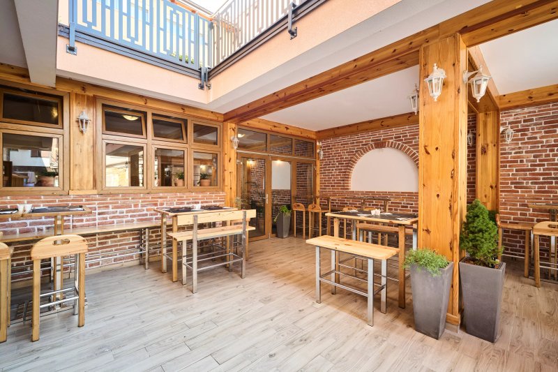 Restaurant & Pizzeria  Kadoor