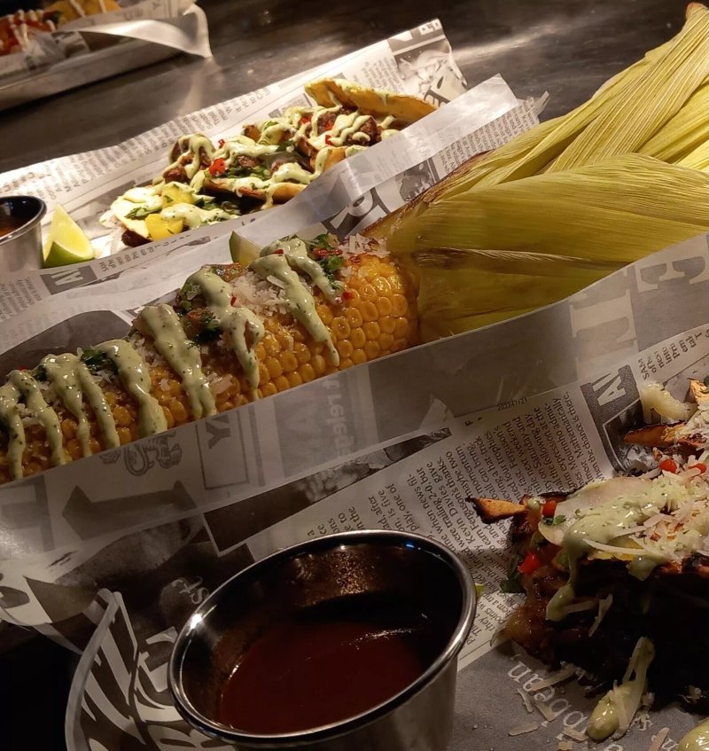 Moffa's Burgare, Bistro Och Bar