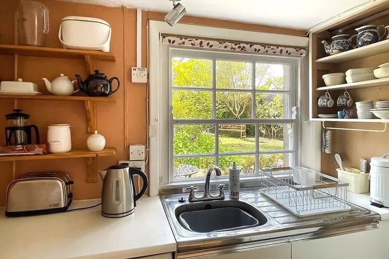 Grove Cottage -  a cottage that sleeps 4 guests  in 2 bedrooms