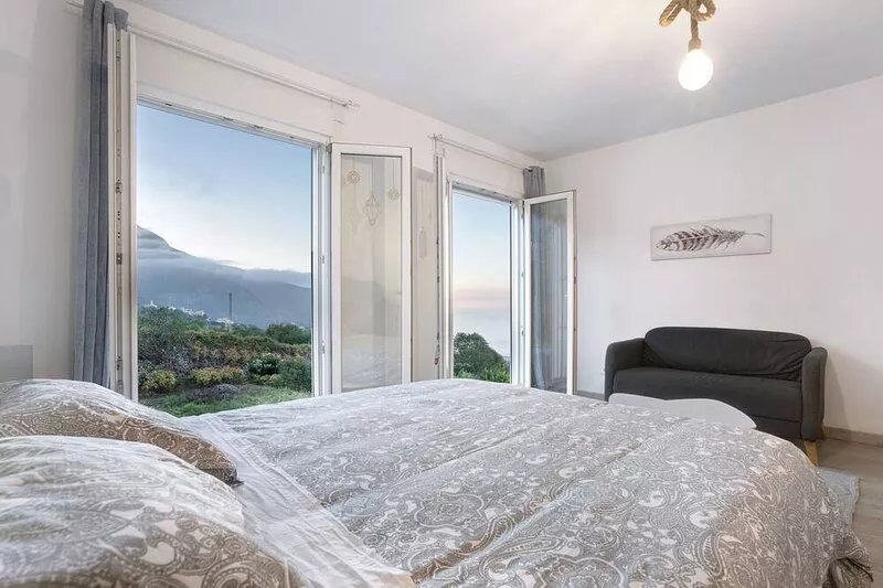 Vacation Home "Casita Rural La Piñera" with Sea and Mountain View & Wi-Fi