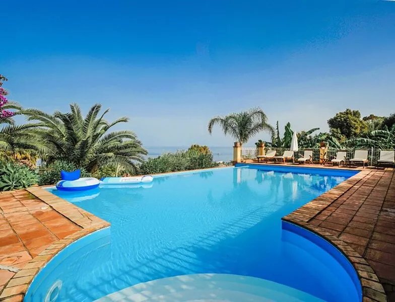 Villa with swimming pool, garden and sea view