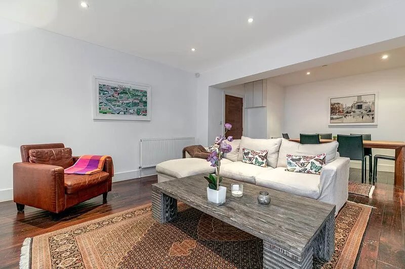Beautiful Apartment In Heart Of Holland Park, Kensington