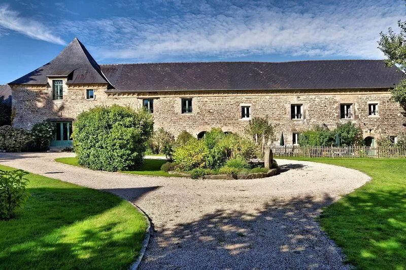 Gite attached to 15th Century Manor with heated pool and fishing lake