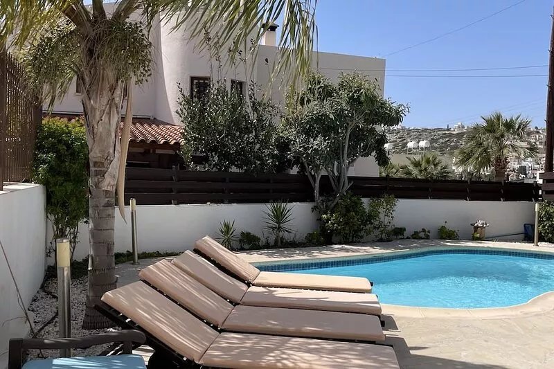 Villa Kokkinoyia, Lower Peyia, sleeps 8 adults & 2 children