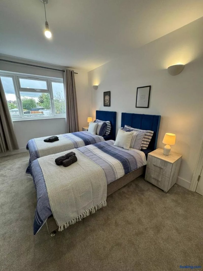 Smart ROOMS Easy access to Central London By Piccadilly Line