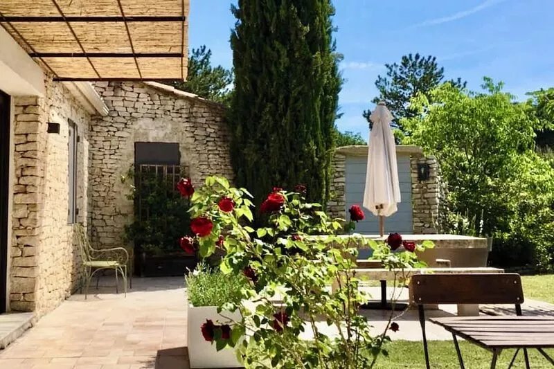 Charming Mas in Gordes, private pool, very quiet, views.