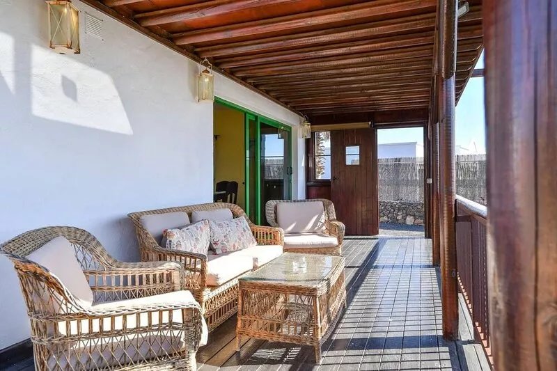 2 bed Rural cottage with private drive, sun terraces, sunken garden and sea view
