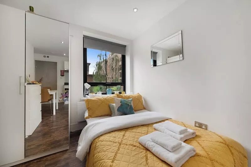Green Lane Studio by MoreThanStays
