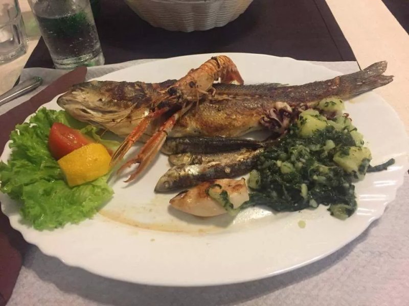 Ribija Kantina, Trattoria di pesce