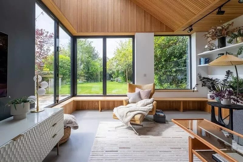 Cambridge Skylit Serenity: Family-Friendly Retreat