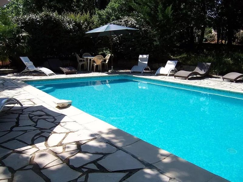 House any comfort in independent large property with swimming pool