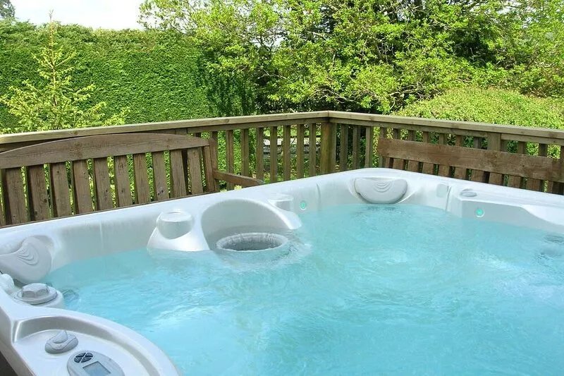 Bevan House. Detached House With It's Own Private Hot Tub Outside & Free WI FI.