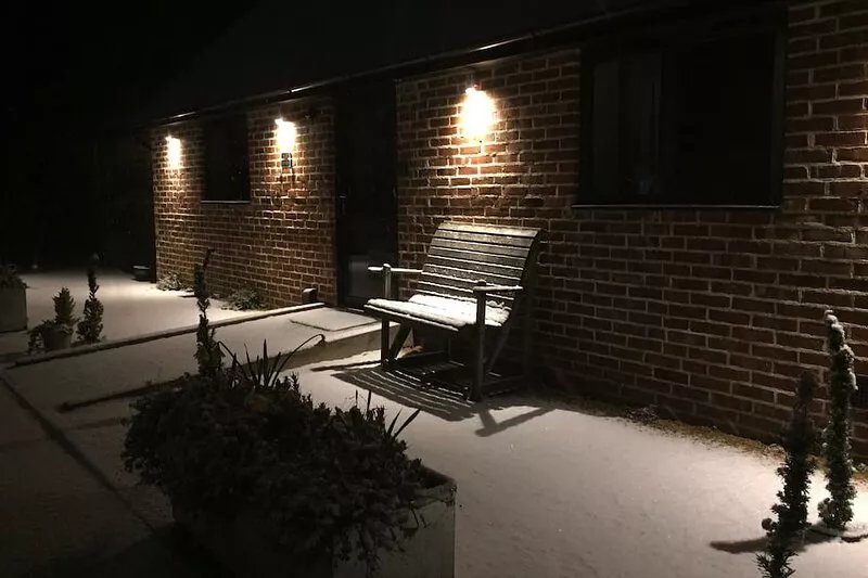 The Parlour - Spectacular views, country walks, cozy nights, pet friendly.