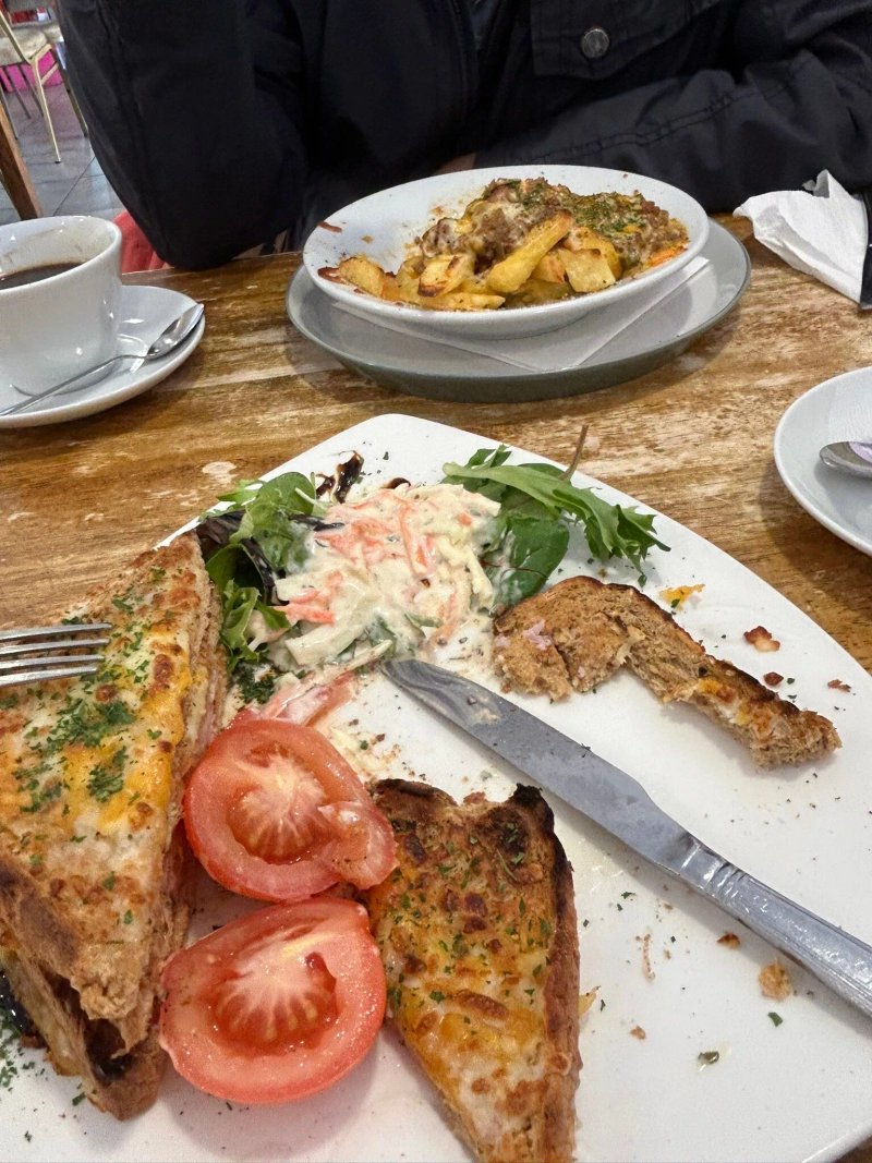 The Riverbank Diner