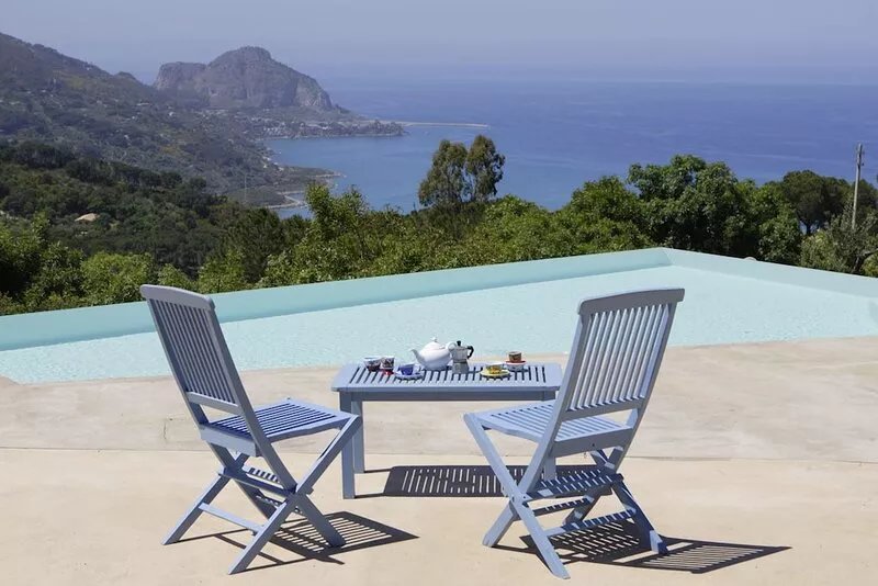A perfect place to relax in the countryside with sea views and organic garden