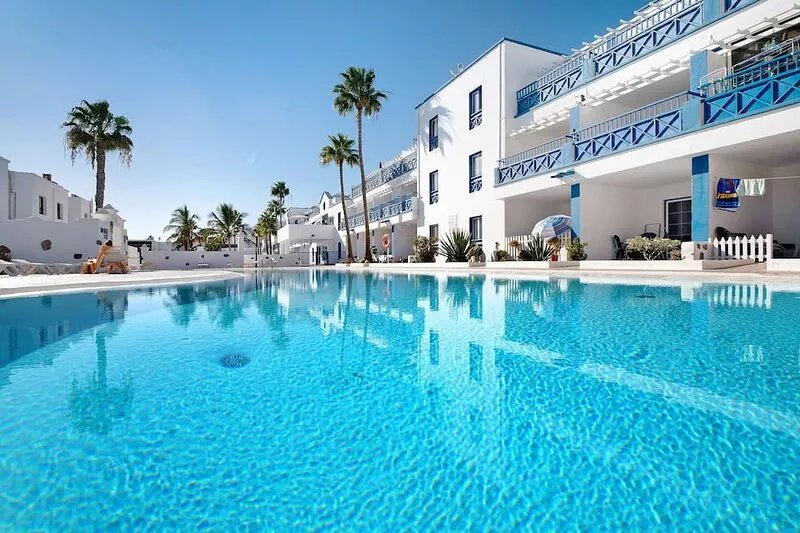 Holiday Apartment "Casa Gloria" with Shared Pool, Private Terrace & Wi-Fi