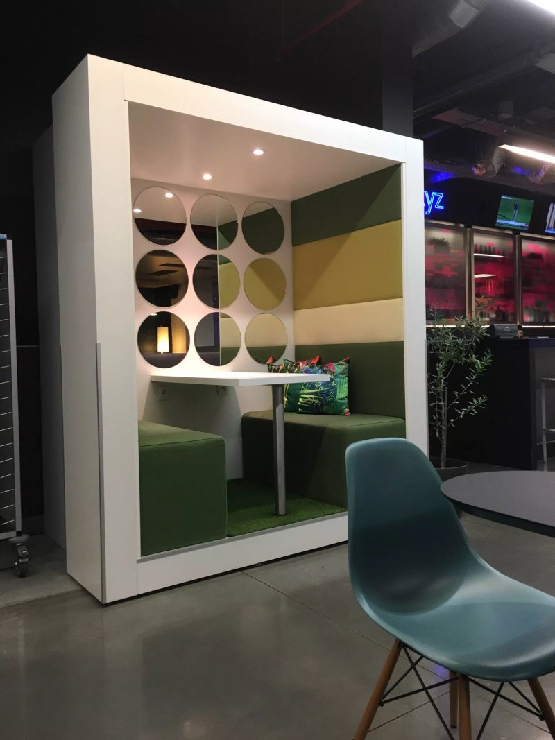 W XYZ Bar