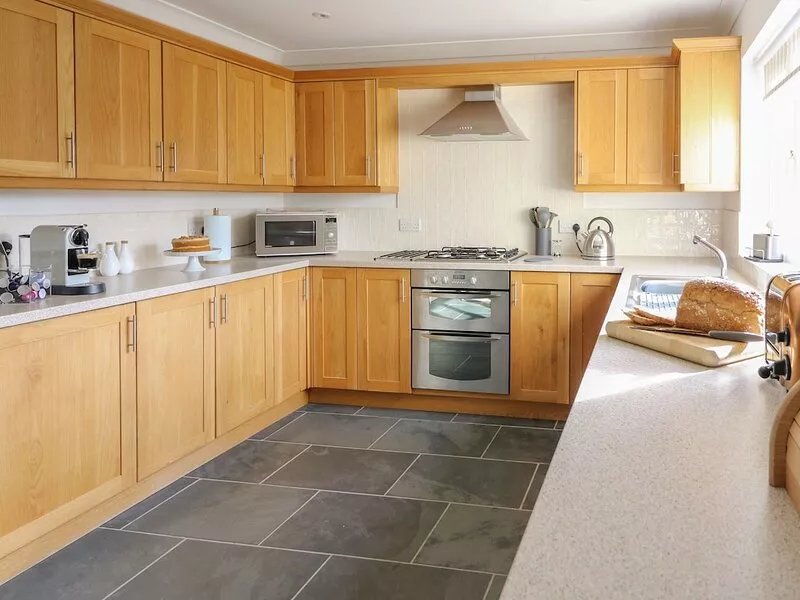 CRAIGLUSCAR, family friendly, with a garden in Newport, Pembrokeshire