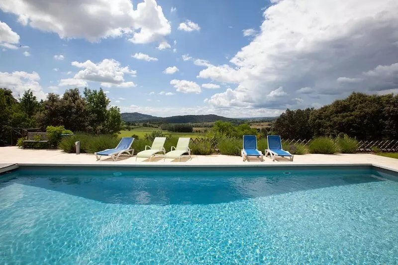 Beautiful manor with swimming pool and orchard facing  the Provençal Colorado
