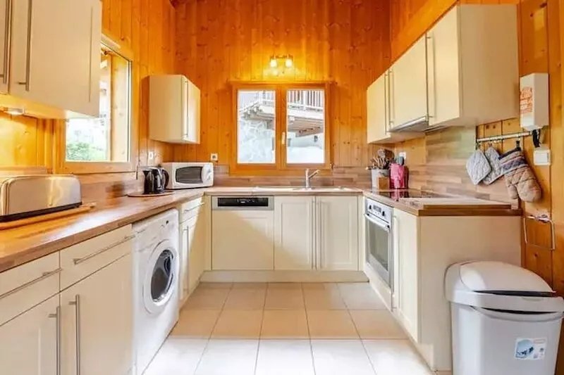 Brand new 5 bedroom ski chalet in Portes du Soleil, sleeps up to 12, Free Wifi