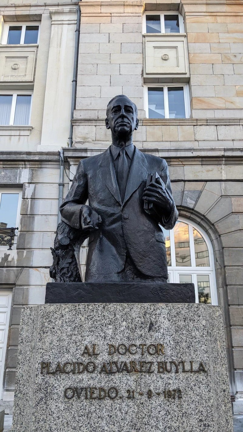 Busto Placido Alvarez Buylla