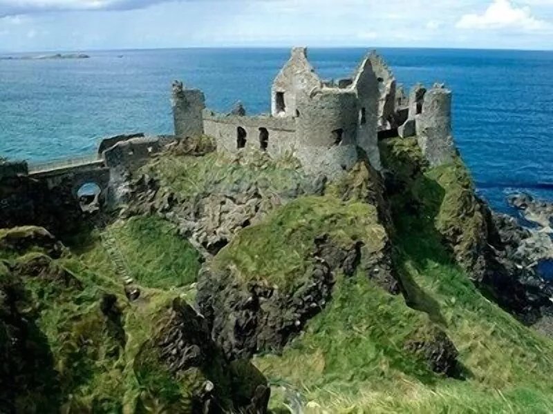 Spacious for 2 only 1 mile from Giant's Causeway-SuperKing Bed-WiFi-Wood Stove