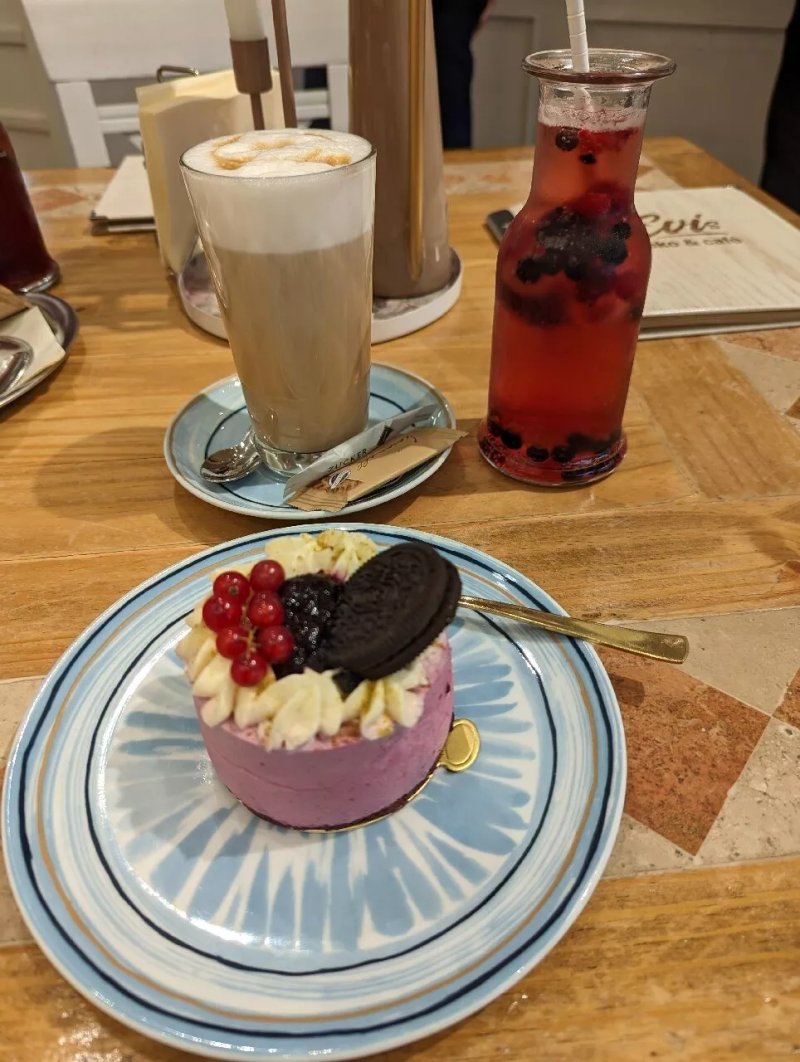 Evis Deko & Cafe