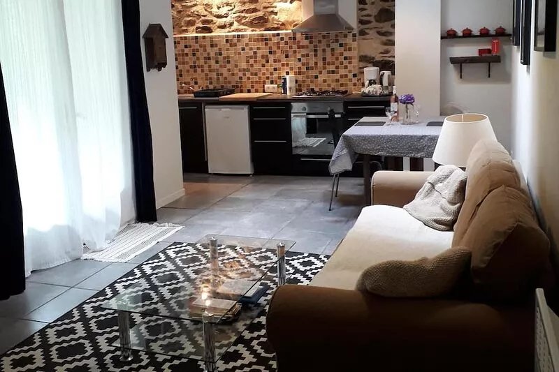 Stylish Gite in Picturesque Medieval Village - Ideal For Cyclists and Walkers