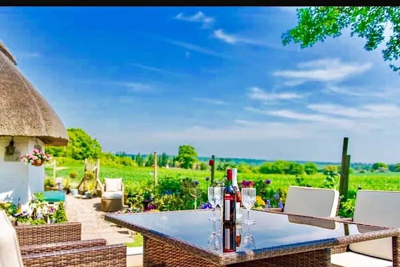 Detached thatched cottage sleeping 2- 6 with its own luxurious hot tub