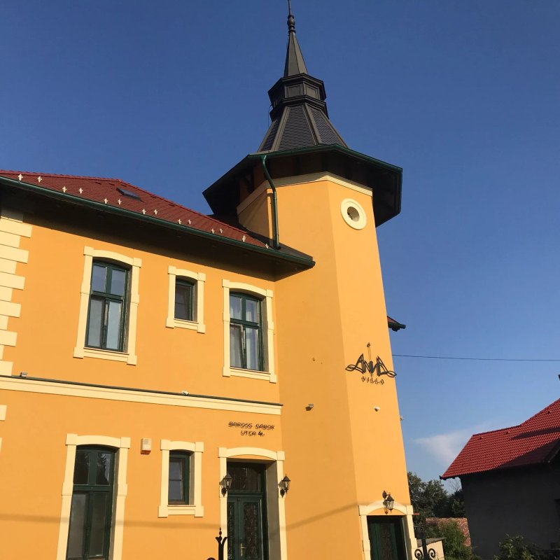 Anna Villa