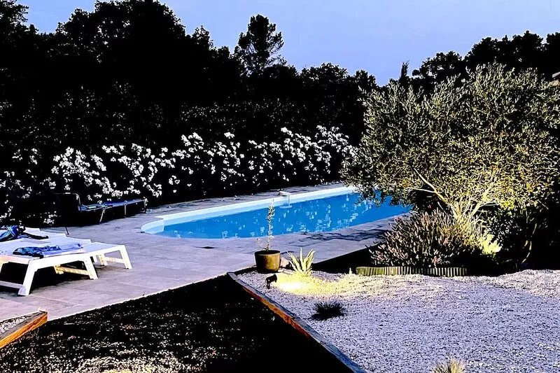 Large, comfortable 8-bedroom villa - 10x4 pool - air conditioning - Near Uzès