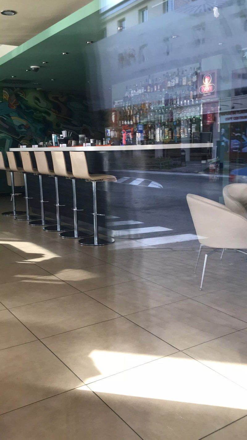 Caffe Bar De Luxe
