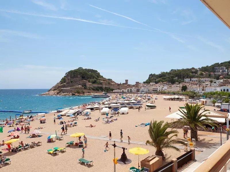 APARTMENT SEA VIEWS ON THE BEACH 3